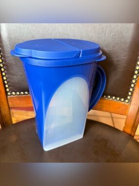 Tupperware Outdoor Dining Pitcher